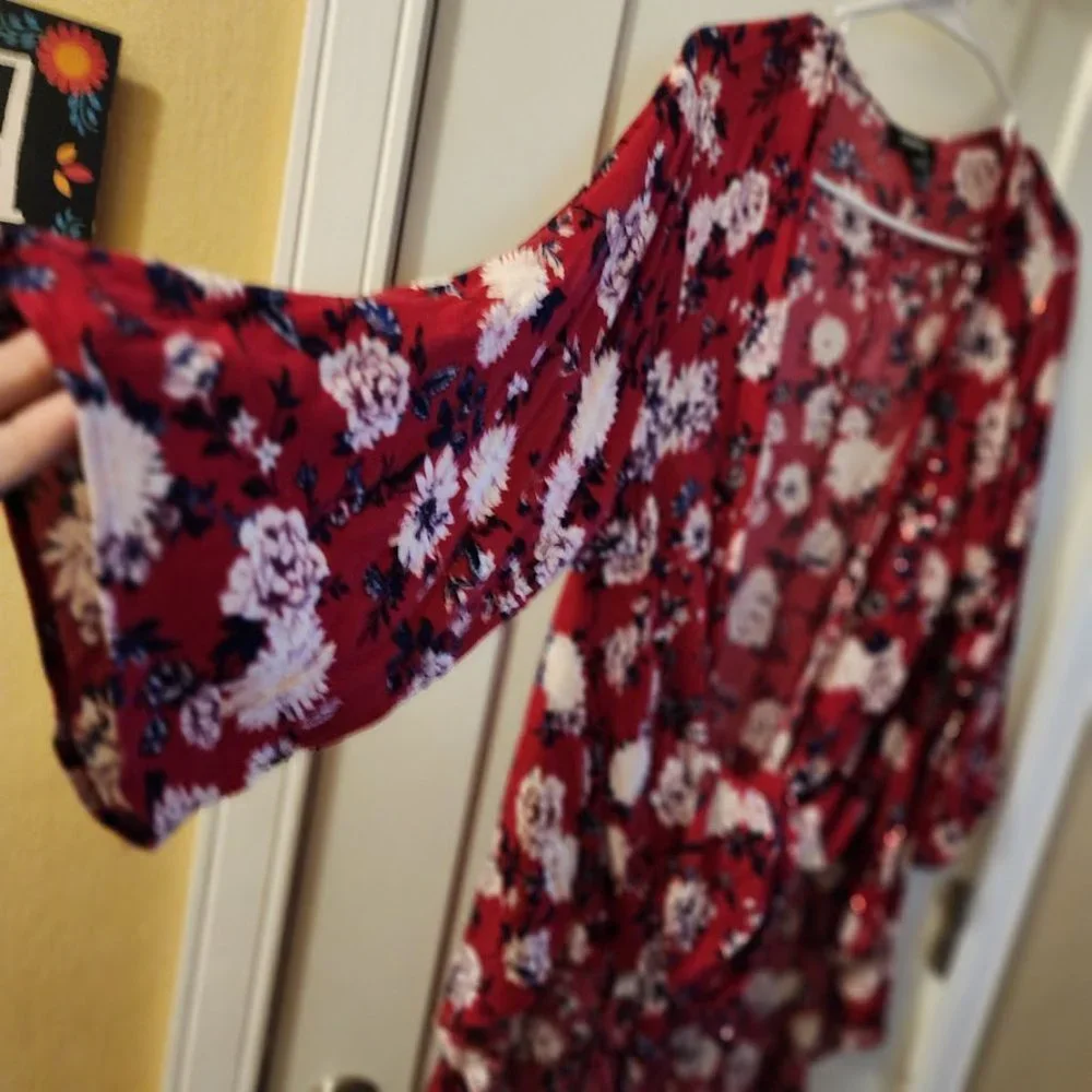 Torrid Gorgeous Floral kimono wrap - Picture 2 of 5